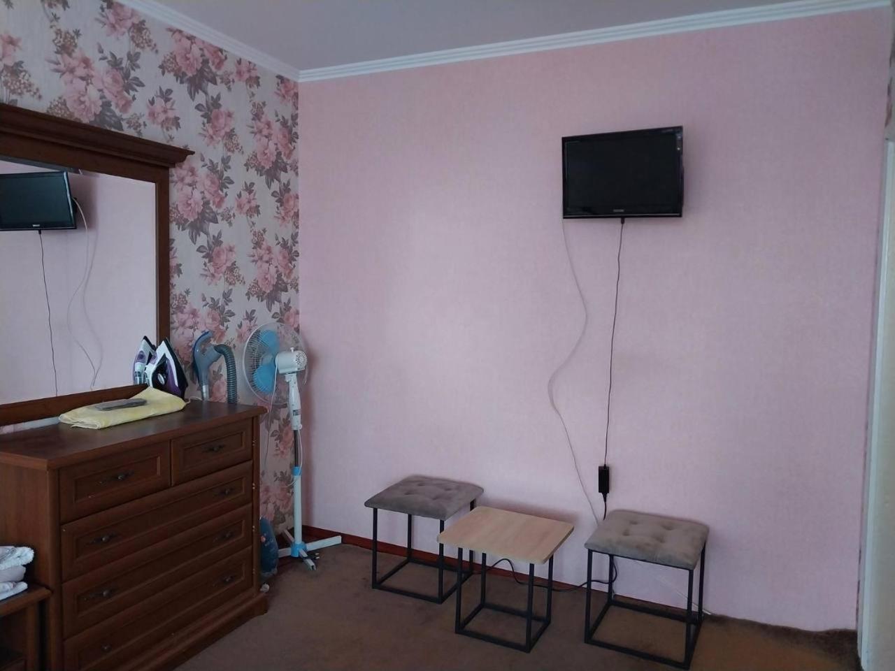 2-Х Комнатная Квартира Korosten Buitenkant foto